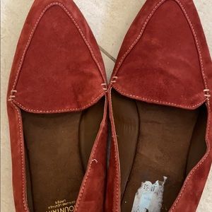 White mountain red suede slip on